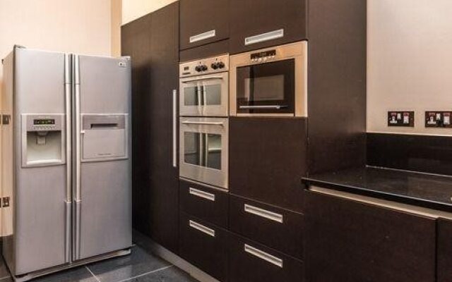 Shelton House Apartment