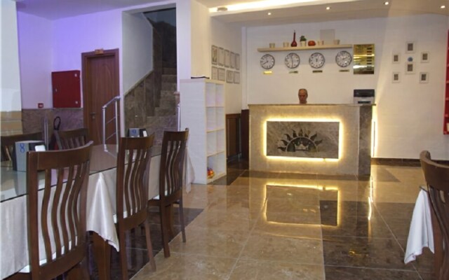 Nisan Hill Hotel