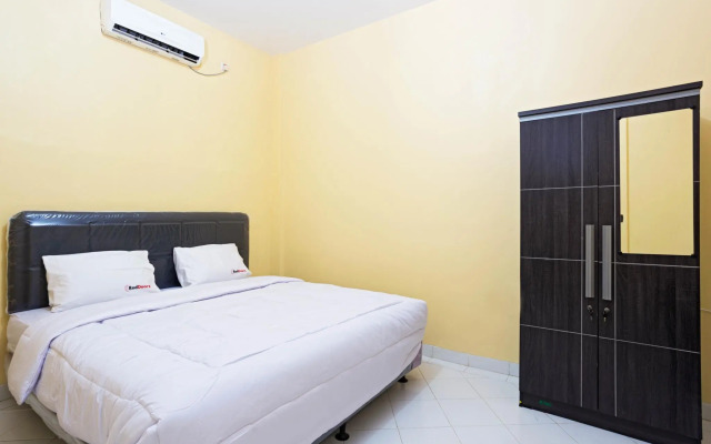 RedDoorz Plus near Halim Perdanakusuma 2