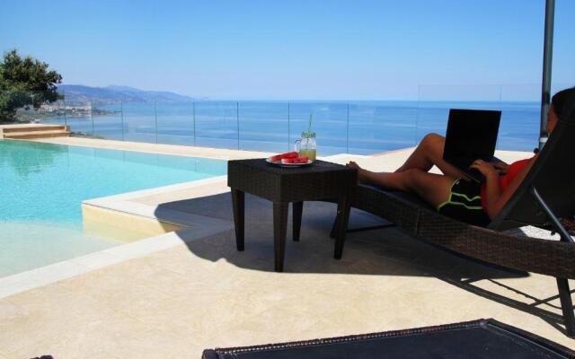 DAMMUSO private villa with infinity pool & seaview