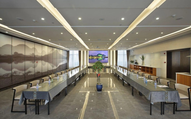 Wing Hotel Guilin - Central Square