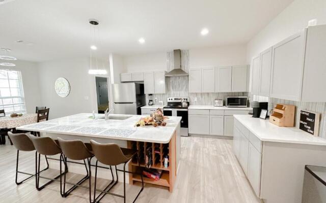 LakeDallasPoolHouse GREAT memories, near LAKE!