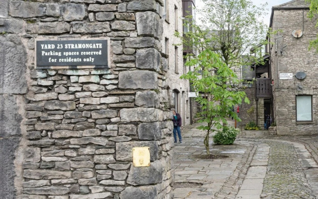 9 Camden Building
