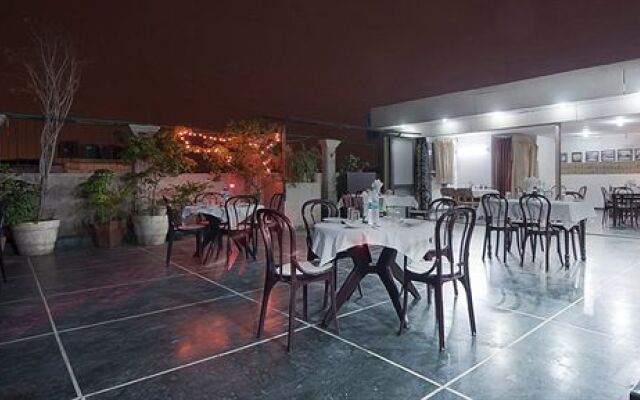 Hotel Sarthak Palace