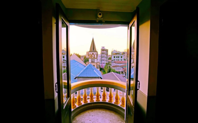 Royal Ruby Hotel