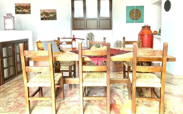 Great Rural House With Barbecue in Lanzarote Style