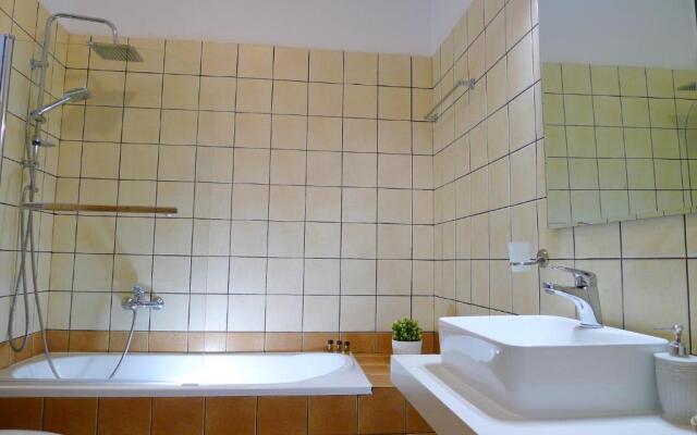 Maria & Manos Guest House, Agios Onoufrios beach