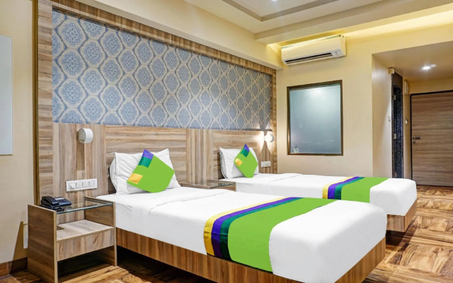 Classic Square by OYO Rooms