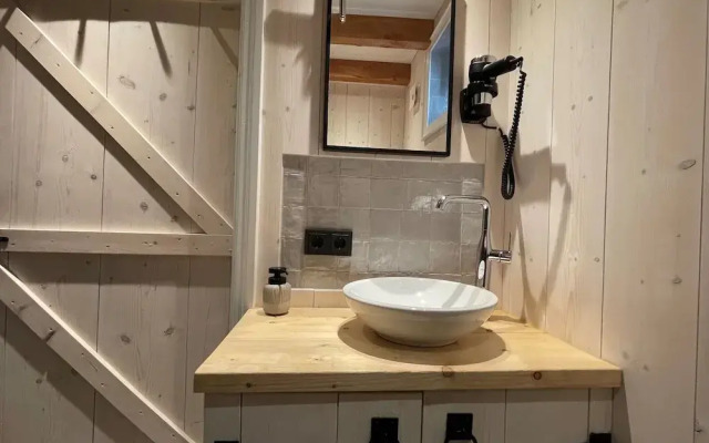 Inviting Chalet in Monnickendam With Garden