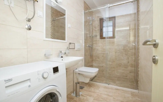 Apartments Mezini 11