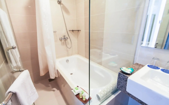 CSuites at 8 Newtown Residences