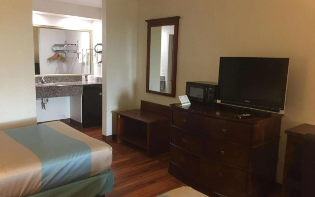 Motel 6 Nashville, TN - Airport