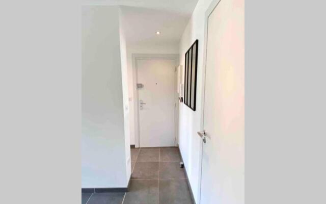 Le Continental Beau T2 plein centre + parking