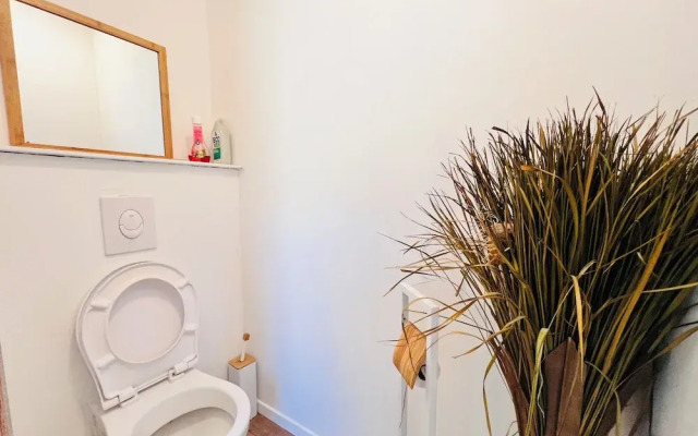 Maison proche rivière avec jardin