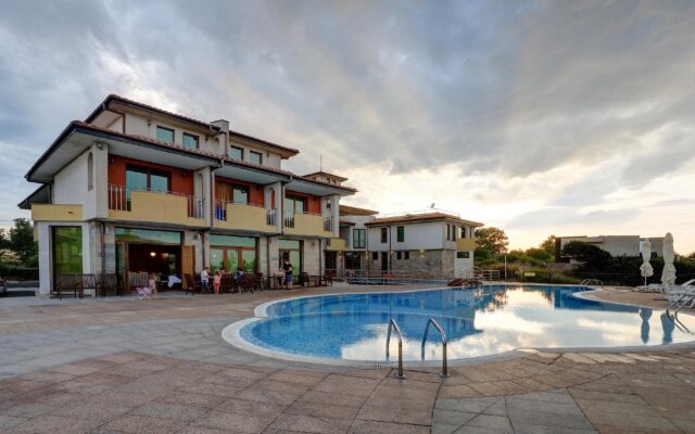 Lalov Egrek Hotel