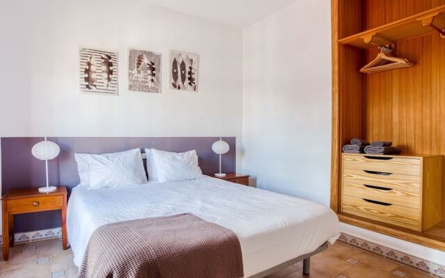 Cosy Holiday Home in S'illot-cala Morlanda With Sea Nearby
