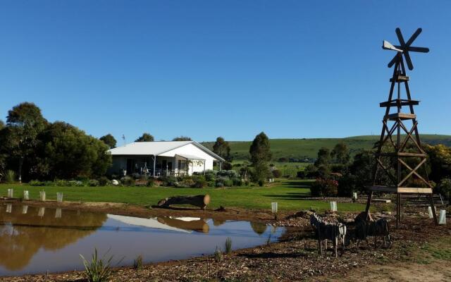 Linger Longer Cottages: Frangipani Cottage Very Vintage The Bird Hide