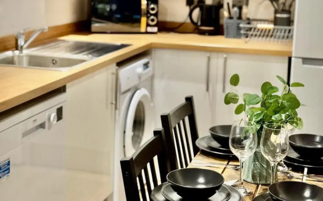 Stylish 1 bed Apartment - Sleeps 4 & Free Parking
