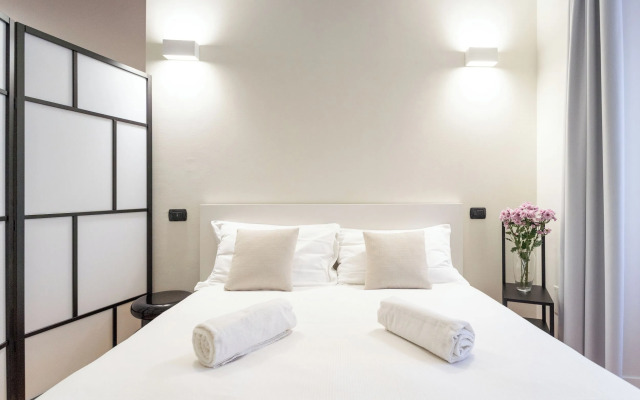 White Flat in Como City Center by Rent all Como