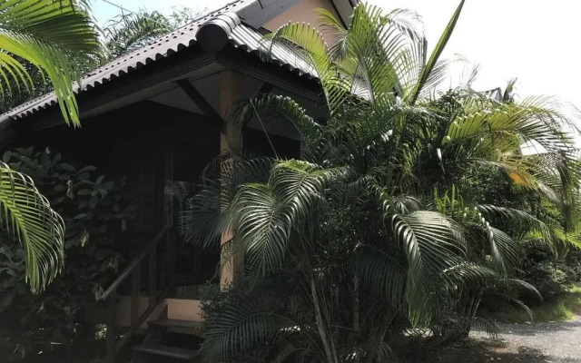 Floating Island Seafood & Resort