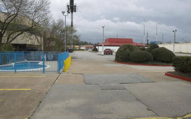 OYO Hotel Houston N Fm-1960 Champions TX