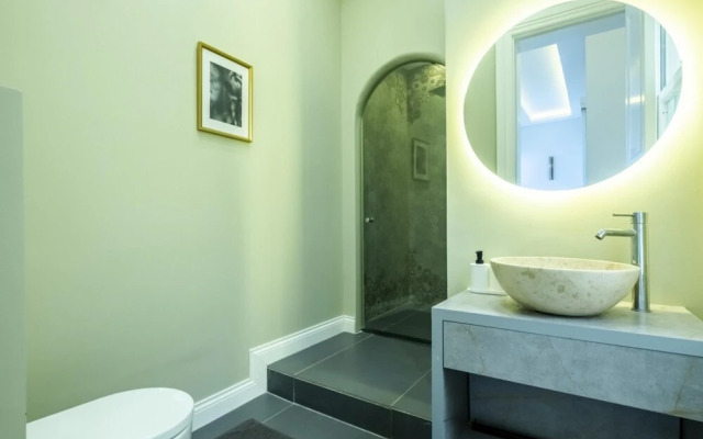 Missafir Historical and Central Flat in Beyoglu