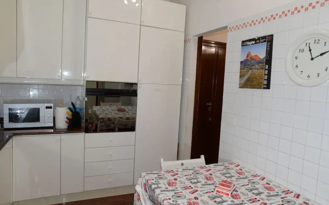 Room-single Room in Cozy and Comfortable