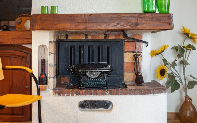 Cosy Apartment in Vachères With Private Garden