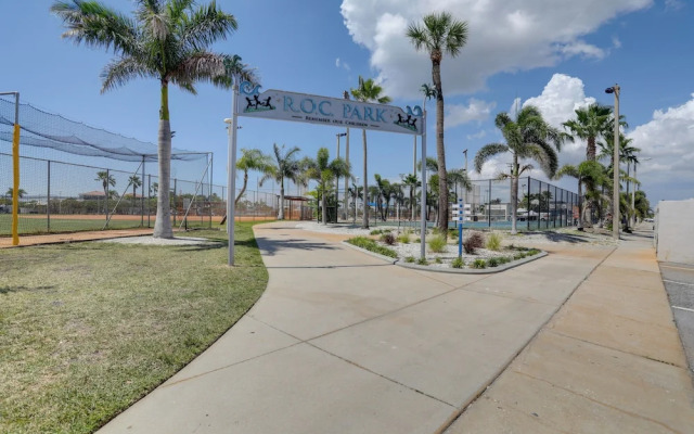 Poolside Madeira Beach Abode w/ Balcony!