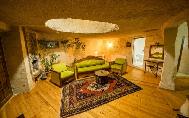 Elite Cave Suites