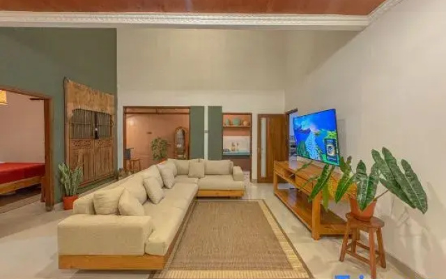 Modern Javanese 4BR Home Near Keraton Yogya