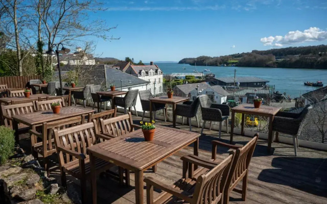 Victoria Hotel Menai Bridge