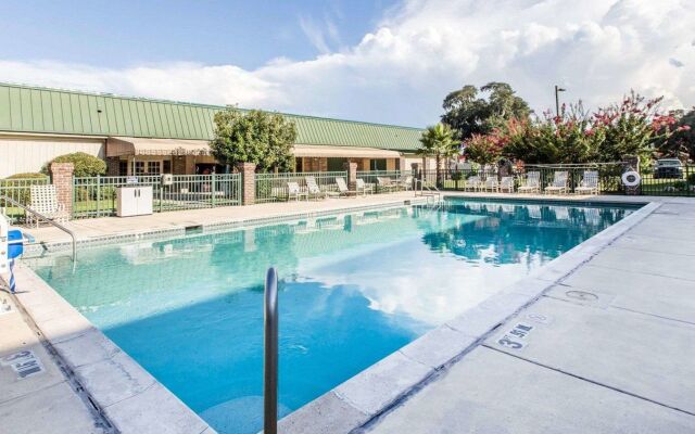 Days Inn by Wyndham Hinesville Near Fort Stewart