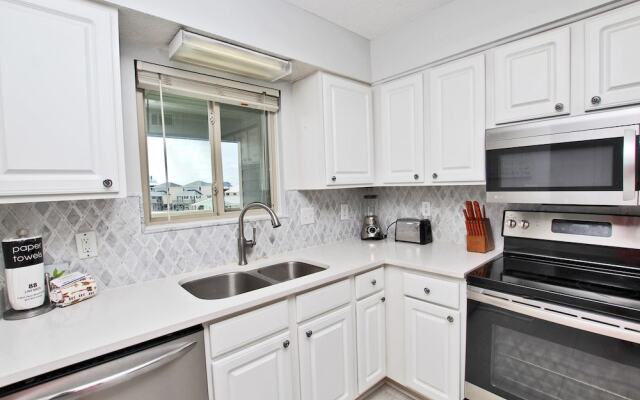 Summerhouse West 207B - Two Bedroom Condo