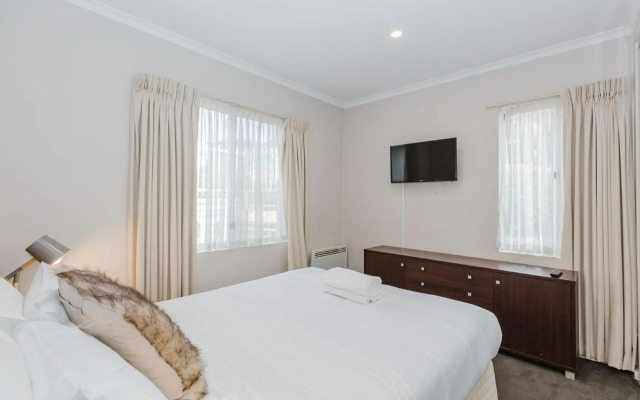 Grevillea 1/12 Poly Cow Lane