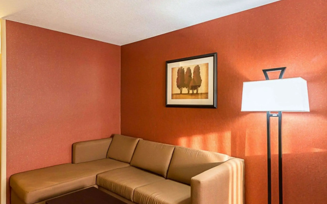 Comfort Suites Airport