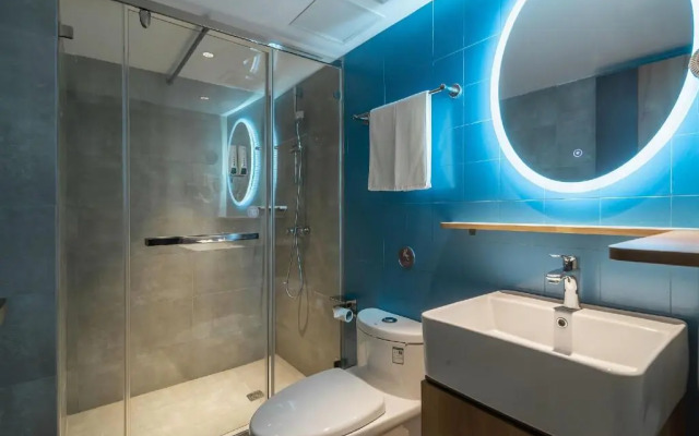 Homeinn · neo (Xiamen Railway Station Wànxiàngchéng)