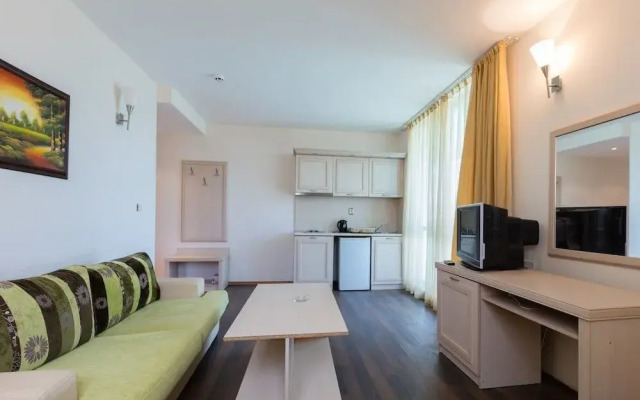 One Bedroom Apartment with Balcony in Avalon Complex