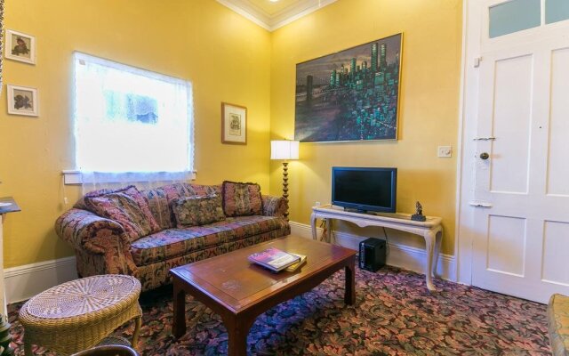 Mag's 940 Guest House