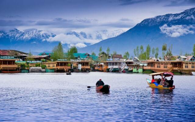 Kashmir Holiday Resort