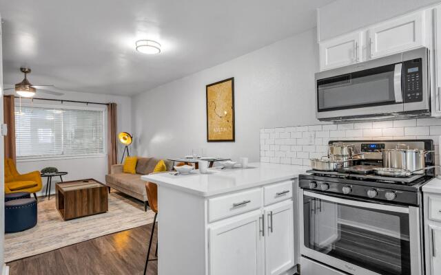 West University- 2BR- Parking- WiFi
