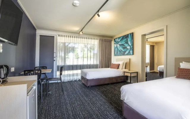 The Gateway Hotel