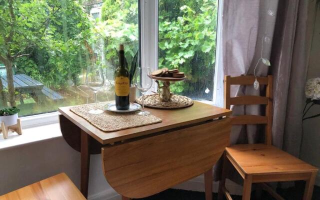 Private Studio Flat Great Location in Manchester