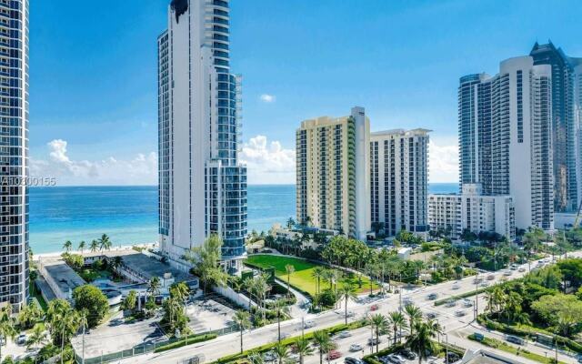 Stylish Modern 2bd 2bth Apt Near the Beach