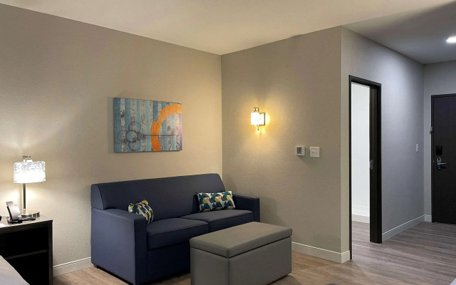 Comfort Suites Cincinnati University - Downtown