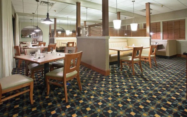 Holiday Inn Minot Riverside