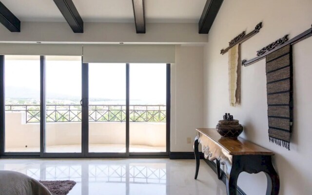 Sunny Vacation Condo 7