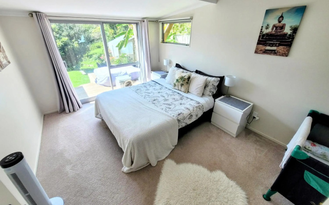 Garden Bliss & Bird Sanctuary in Paihia Estuary