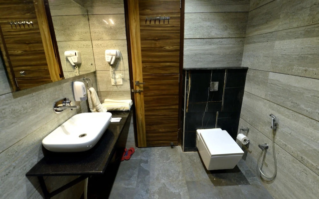 Oyo 11367 Hotel Yellow