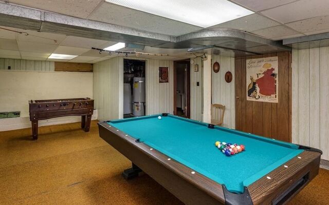 Steve's Getaway 4 Br home by RedAwning